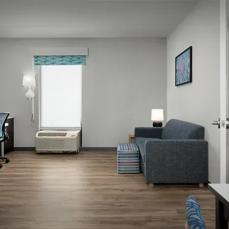 Hotel Home2 Airport 3*
