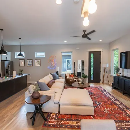 10 Min To Broadway+modern Cowboy Retreat+rooftop Holiday home *