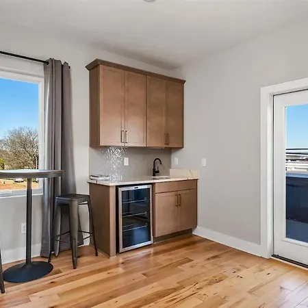 Spacious Nash For 12 Guests With Rooftop Views And Hot Tub * Nashville