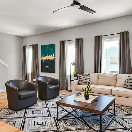 Holiday home Spacious Nash For 12 Guests With Rooftop Views And Hot Tub Nashville