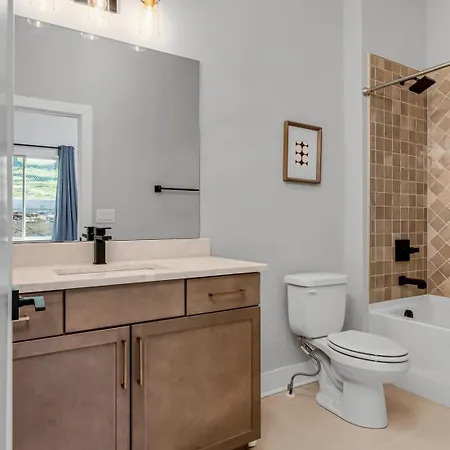 Spacious Nash For 12 Guests With Rooftop Views And Hot Tub * Nashville