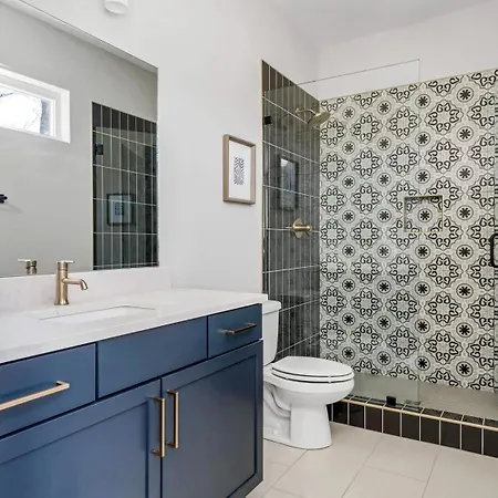 Spacious Nash For 12 Guests With Rooftop Views And Hot Tub Nashville