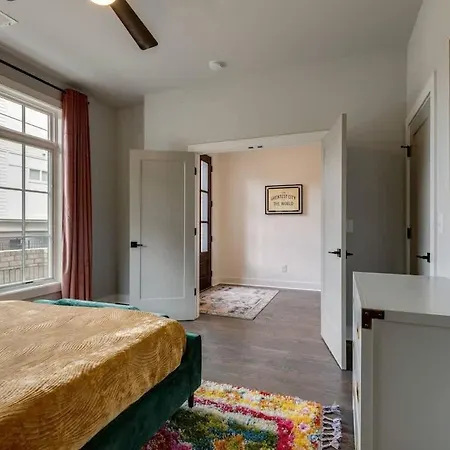 Holiday home Dazzling - Minutes To - Broadway 4br 4ba *