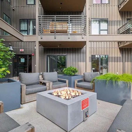 Tequila Sunrise- Walk To Broadway, Pool&gym Apartment *