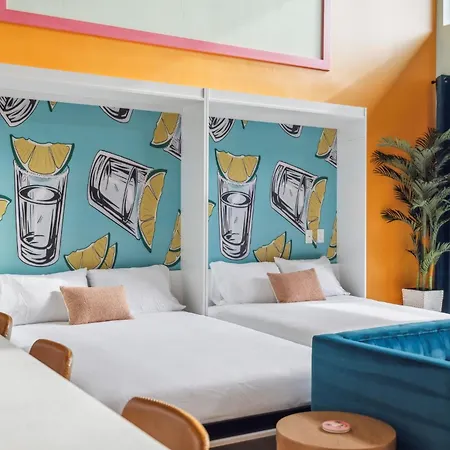 Tequila Sunrise- Walk To Broadway, Pool&gym Apartment