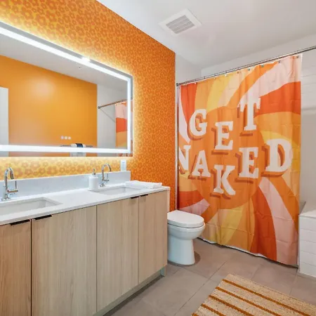 Tequila Sunrise- Walk To Broadway, Pool&gym Apartment *