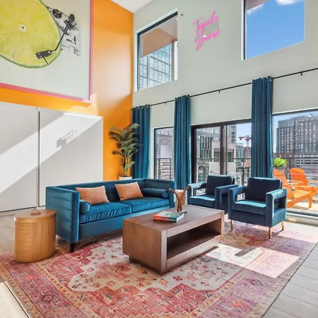 Tequila Sunrise- Walk To Broadway, Pool&gym Apartment *