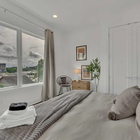 2 Lux Homes 2mi To Broadway Huge Rooftop Sleeps 24 Nashville