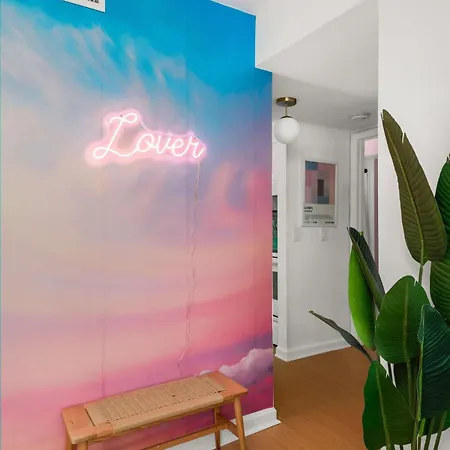 Apartment Swiftie Paradise, Music Row Unit 1