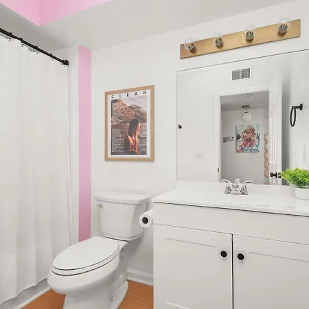 Apartment Swiftie Paradise, Music Row Unit 1 Nashville