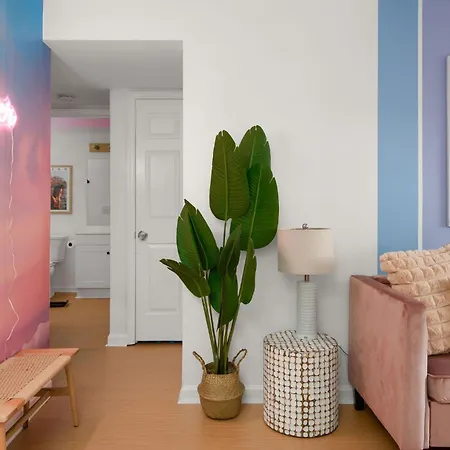 Swiftie Paradise, Music Row Unit 1