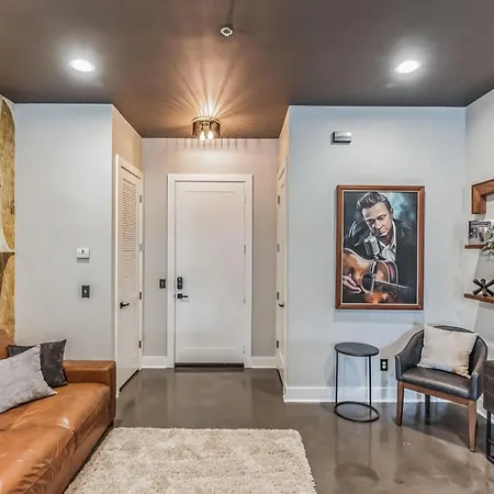 Chic West End Loft Right Next Door To Vanderbilt *