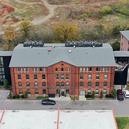 Charming Historic Loft Near Centennial Park