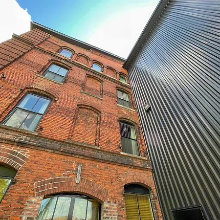 Charming Historic Loft Near Centennial Park *