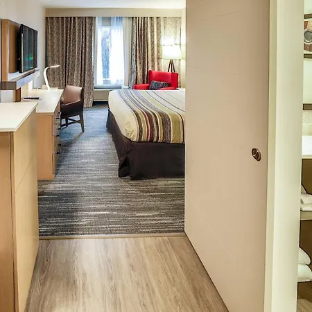 Country & By Radisson Airport Tn 4*