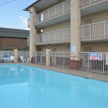 Days By Wyndham Airport East Nashville
