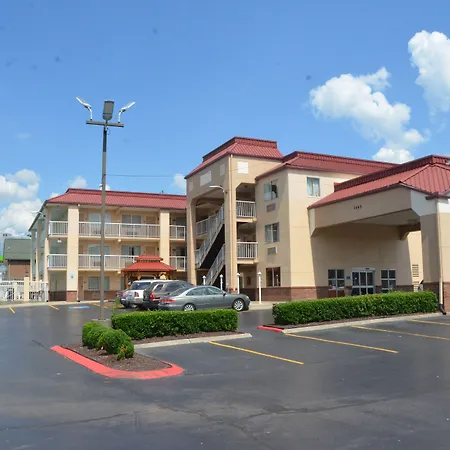 Days By Wyndham Airport East 2*