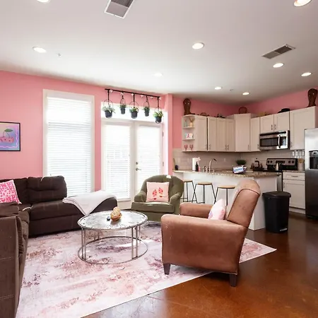 Apartment Lipstick & Boots - Luxury 3-level With Private Garage Near Music Row Nashville