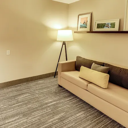 Country & By Radisson Airport Tn 4*