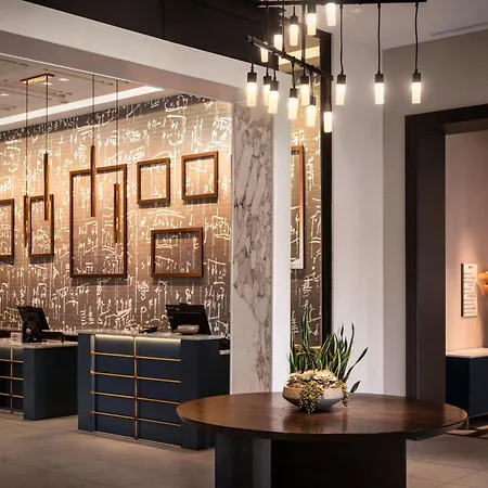 Hotel Marriott At Vanderbilt 4*