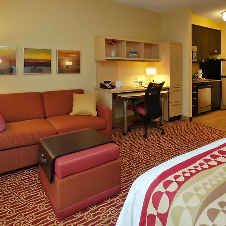 Hotel Towneplace By Marriott Airport