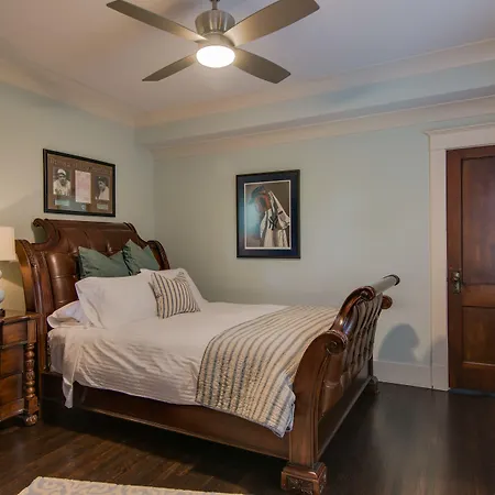 Bed & Breakfast Caroline House Historic Nashville