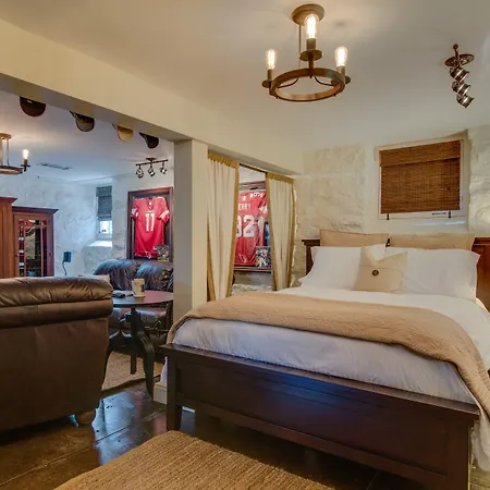 Caroline House Historic 4*
