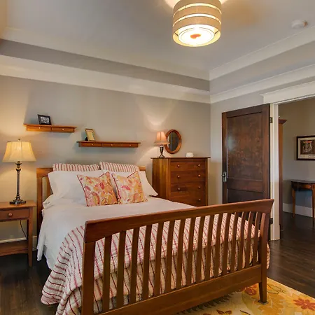 Caroline House Historic Bed & Breakfast Nashville