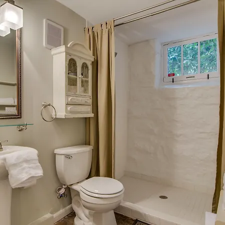 Bed & Breakfast Caroline House Historic 4*