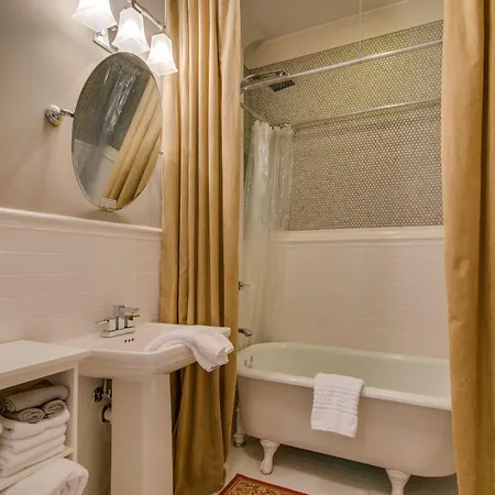 Caroline House Historic Bed & Breakfast