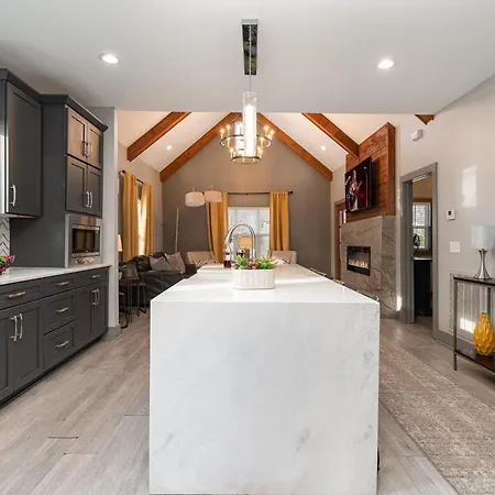 Gray Pearl- Single-family -4 Mins To Broadway