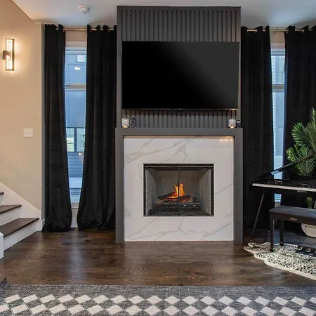 Printer's Alley Vibes Rooftop Fire Deck Karaoke Holiday home Nashville