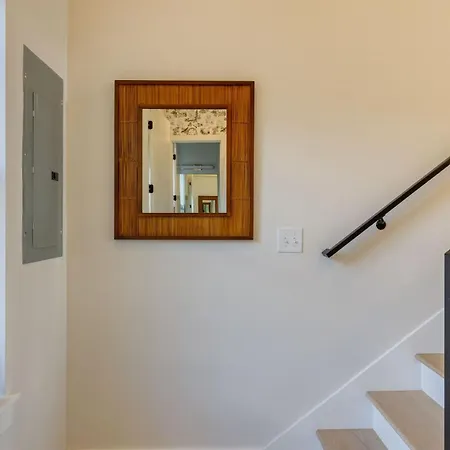Sleeps 16 2 Modern Townhomes Minutes To Broadway Lischey 98 Degrees By Avantstay Holiday home