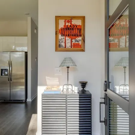 Sleeps 16 2 Modern Townhomes Minutes To Broadway Lischey 98 Degrees By Avantstay Holiday home *