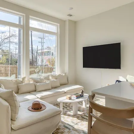Sleeps 16 2 Modern Townhomes Minutes To Broadway Lischey 98 Degrees By Avantstay Holiday home *