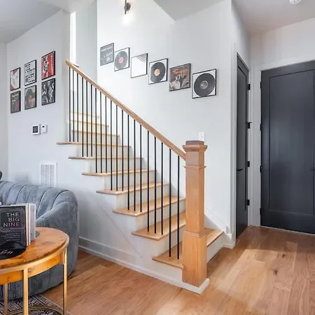 The Vinyl Vault By Local Holiday home Nashville