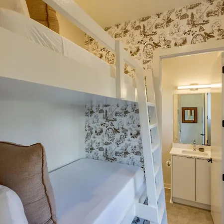 Holiday home Sleeps 16 2 Modern Townhomes Minutes To Broadway Lischey 98 Degrees By Avantstay *