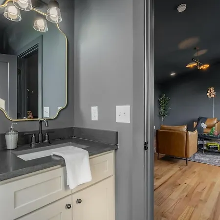 The Vinyl Vault By Local Holiday home Nashville