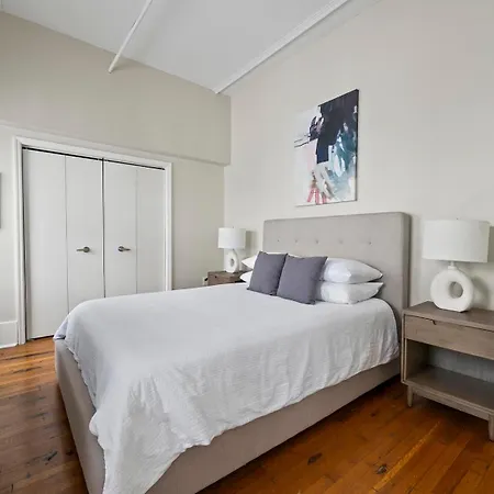 Landing Beautiful 2Bd Gym Apartment