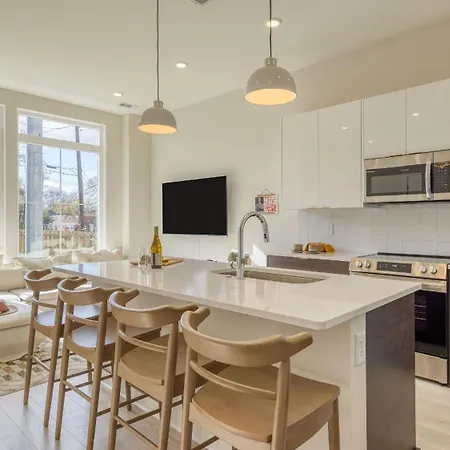 Sleeps 16 2 Modern Townhomes Minutes To Broadway Lischey 98 Degrees By Avantstay