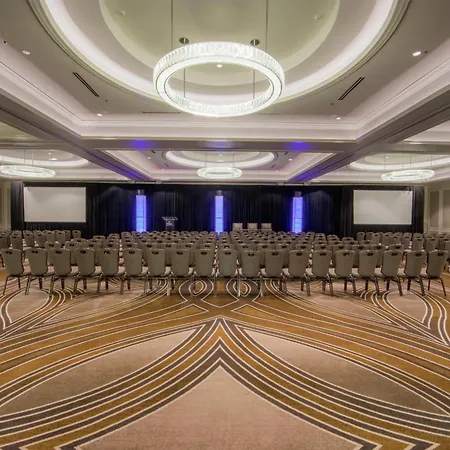 Hilton Downtown Hotel 4*
