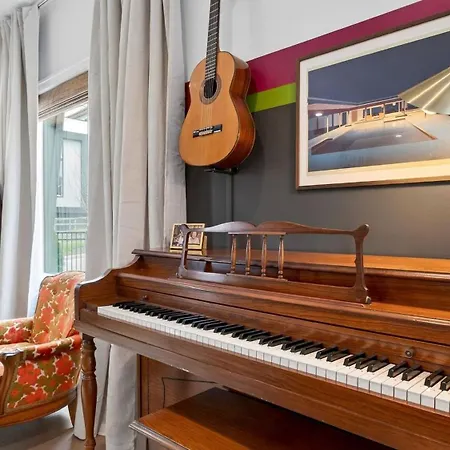 Holiday home That '70s Show By Avantstay