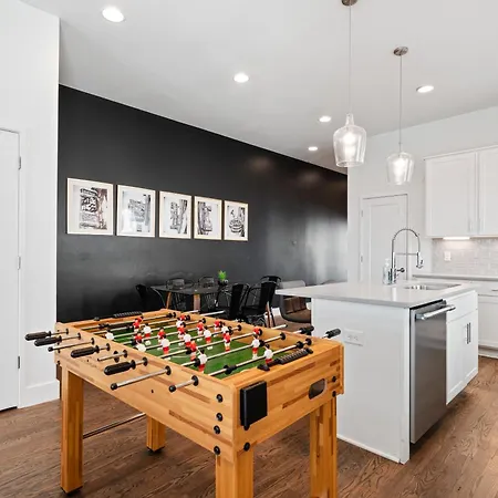Holiday home Balcony Bar, Grill & Firepit With A View And Sleeps 16 Only 8 To Broadway Nashville