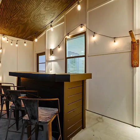 Holiday home Balcony Bar, Grill & Firepit With A View And Sleeps 16 Only 8 To Broadway *