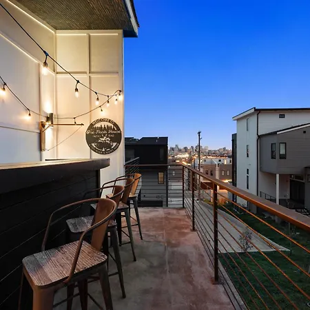 Balcony Bar, Grill & Firepit With A View And Sleeps 16 Only 8 To Broadway Holiday home Nashville