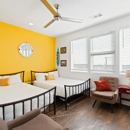 Balcony Bar, Grill & Firepit With A View And Sleeps 16 Only 8 To Broadway Holiday home Nashville