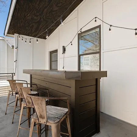 Holiday home Balcony Bar, Grill & Firepit With A View And Sleeps 16 Only 8 To Broadway Nashville