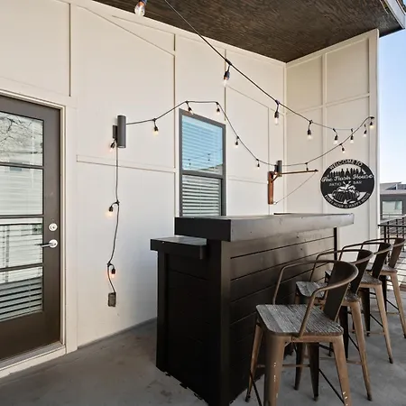 Holiday home Balcony Bar, Grill & Firepit With A View And Sleeps 16 Only 8 To Broadway Nashville