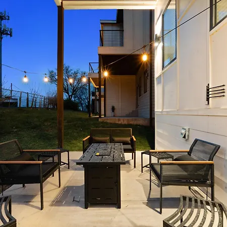 Holiday home Balcony Bar, Grill & Firepit With A View And Sleeps 16 Only 8 To Broadway *