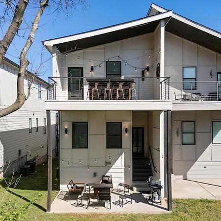 Holiday home Balcony Bar, Grill & Firepit With A View And Sleeps 16 Only 8 To Broadway *